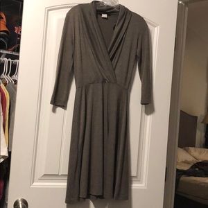 Brown v-neck dress with 3/4 length sleeves